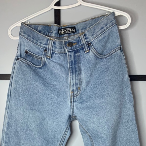 High Waisted Dakota Mom Jeans 👖 - Picture 3 of 3